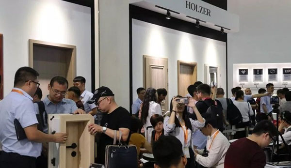 2018中国建博会(广州)| 来霍尔茨展厅 近距离感受我“门”的盛宴! 2018中国建博会(广州)| 来霍尔茨展厅 近距离感受我“门”的盛宴!