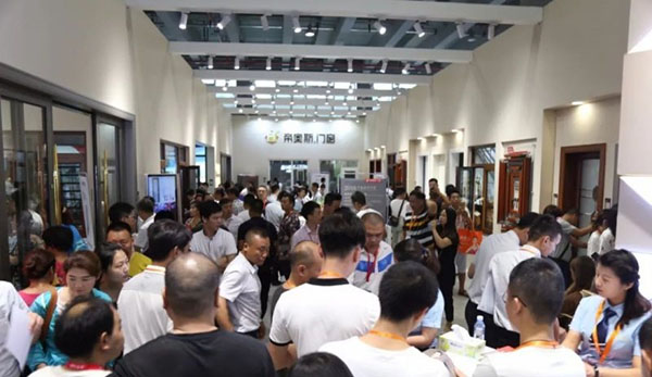 2018中国建博会（广州）| 帝奥斯携手“九五之尊”惊艳亮相建博会