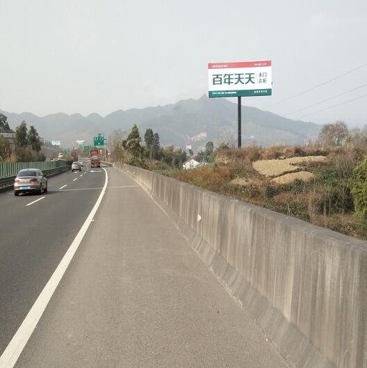 百年天天品牌宣传放大招，40处高炮广告密集布点高速路