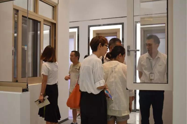 安柏瑞门窗：大品牌，成就众人梦想！