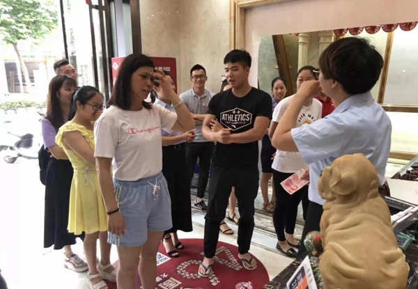 新帝豪门窗：新兴专卖店超级联盟微信专享会完美爆破