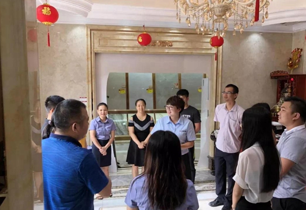 新帝豪门窗：新兴专卖店超级联盟微信专享会完美爆破