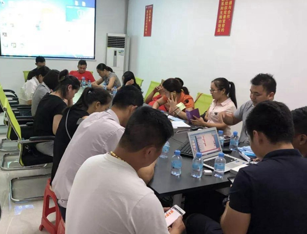 新帝豪门窗：新兴专卖店超级联盟微信专享会完美爆破