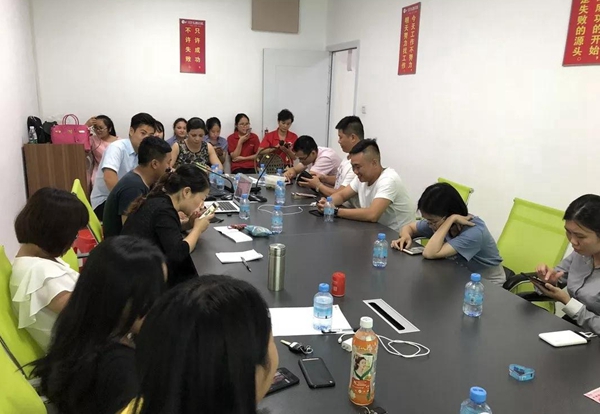 新帝豪门窗：新兴专卖店超级联盟微信专享会完美爆破