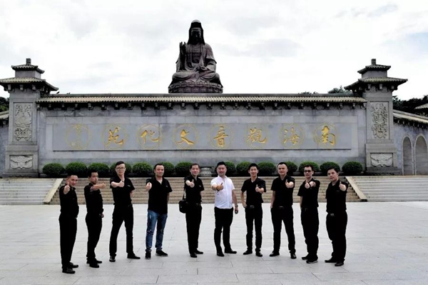 美之选门窗销售精英庄严宣誓,《西樵山保卫站》冲刺年底销售业绩倍增