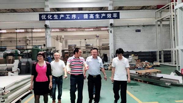 广东省四川商会家具分会领导莅临迪峰机械参观指导