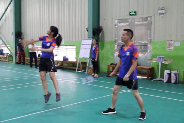 皇派门窗2018“皇派杯”羽毛球比赛精彩开赛！