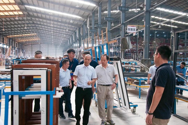 轩尼斯门窗国货担当,协办建筑门窗产品生产和标准应用调研及标准编制研讨会