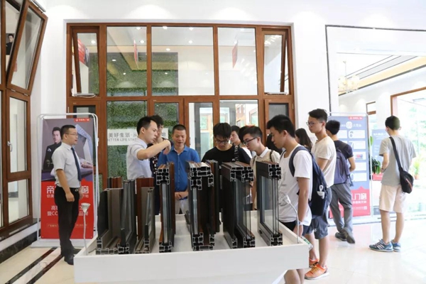 帝奥斯门窗校企合作新篇章，中山大学领导和师生莅临参观交流！