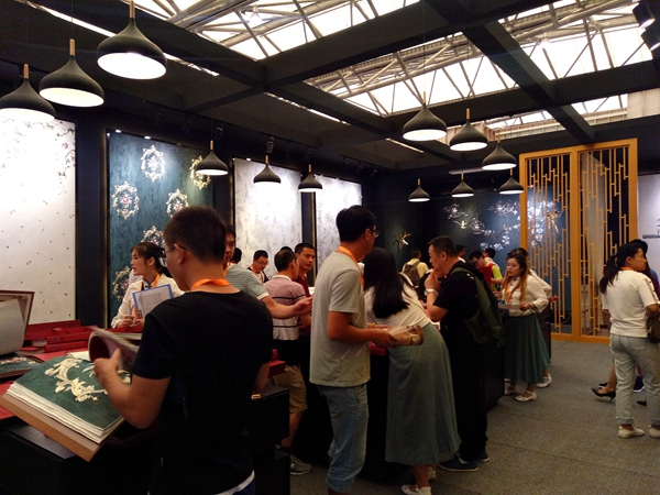 上海墙纸墙布展|织女星墙布W2馆B19:延续色彩渐变工艺