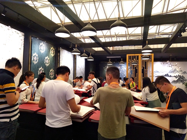 上海墙纸墙布展|织女星墙布W2馆B19:延续色彩渐变工艺