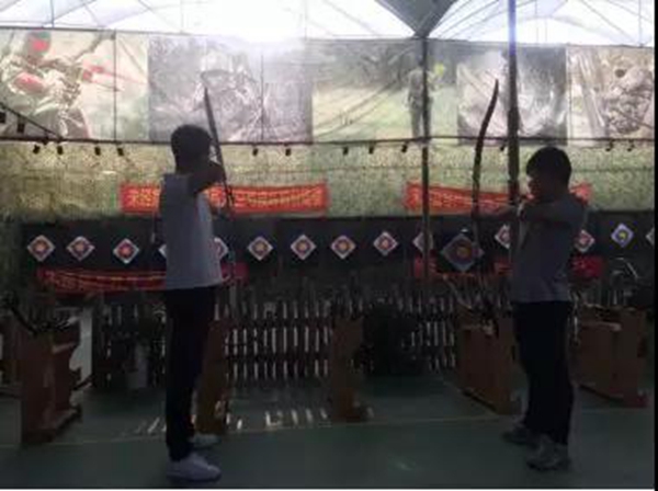 意博门窗洋溢青春梦，绽放光彩