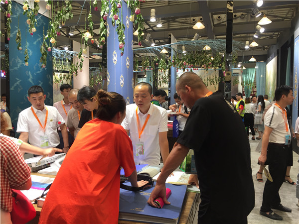 上海墙纸墙布展|沃莱菲E1馆C11:实现无缝墙布工艺覆盖