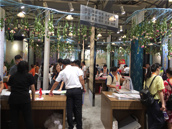 上海墙纸墙布展|沃莱菲E1馆C11:实现无缝墙布工艺覆盖