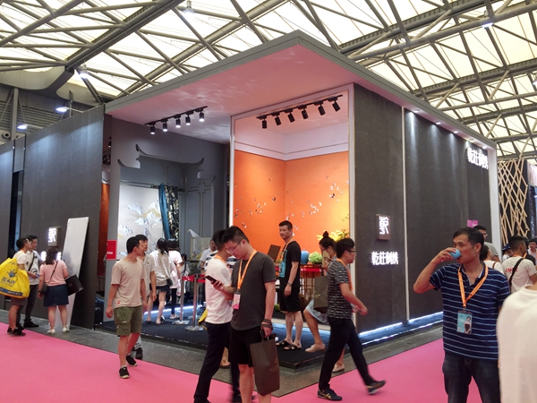 上海墙纸墙布展|乾庄W2馆D16：携手经销商，潜心前行