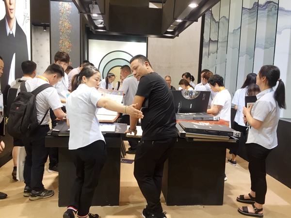 上海墙纸墙布展|宏绣W2馆C12：整体软装势在必行！