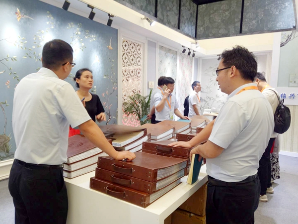 上海墙纸墙布展|白璧无缝墙布W2-D19:打造温馨生活氛围