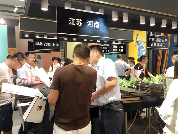 上海墙纸墙布展|雅菲W3馆B18：诚信勤劳赋能品牌发展！