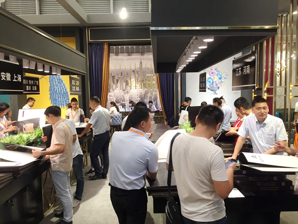 上海墙纸墙布展|雅菲W3馆B18：诚信勤劳赋能品牌发展！
