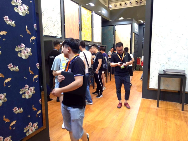 上海墙纸展丨靓尓佳E2馆D16：做好全方位培训