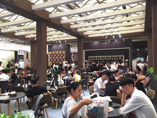 上海墙纸墙布展|领绣W2馆D25：从集成背景墙切入定制行业