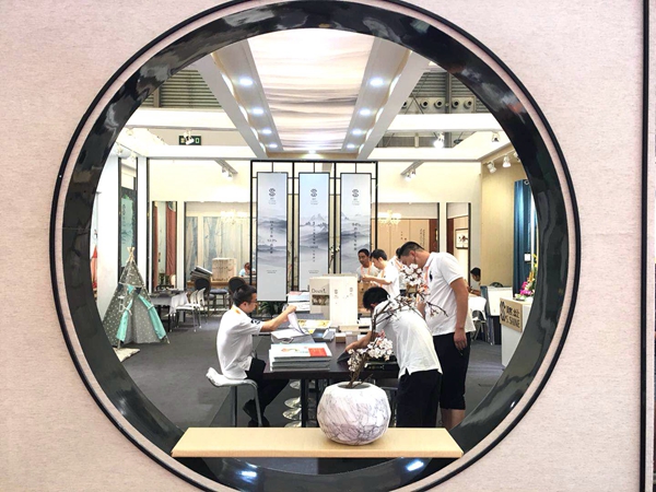 上海墙纸展丨美客·丝上E2馆C11：黑金碳布墙板更环保