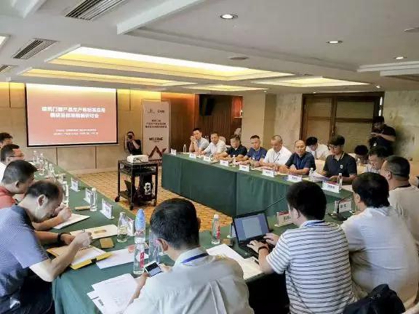 老赖不赖心系门窗行业发展，积极参与铝门窗国家标准的制定