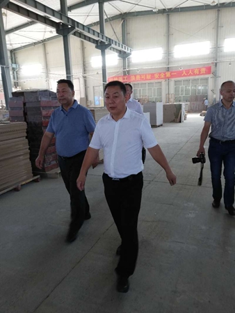 重磅！乌鲁木齐市政协主席艾山江造访世纪恒泰家具