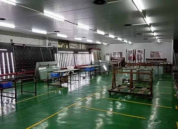 皇庭金门品牌形象代言人续签仪式获得圆满成功！