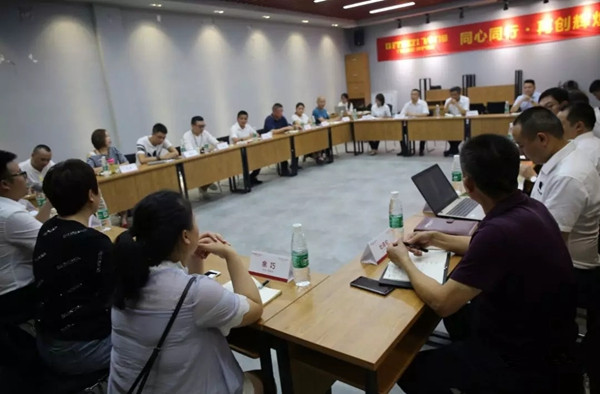 同心同行·再创辉煌——飞宇门窗2018年经销商代表走进工厂