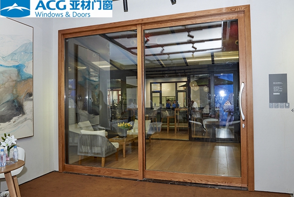 酷暑炎热，怎可缺少亚材铝合金门窗在家空调制造的凉快