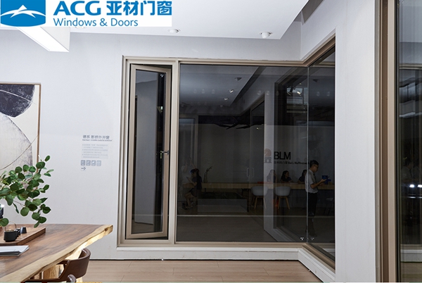 酷暑炎热，怎可缺少亚材铝合金门窗在家空调制造的凉快