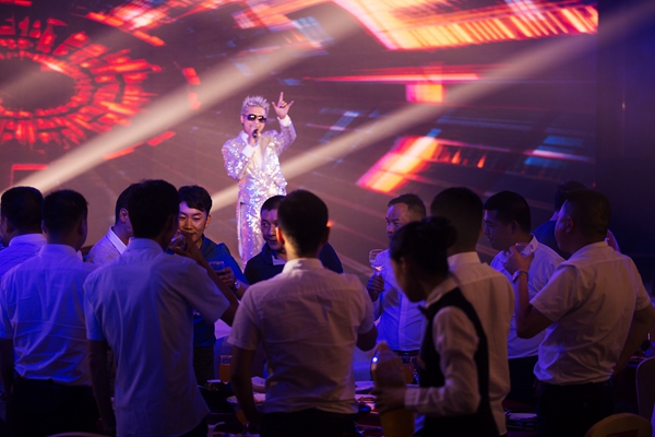 定制一家亲,四川省第三产业协会定制家居专委会周年庆典隆重举行! 定制一家亲,四川省第三产业协会定制家居专委会周年庆典隆重举行!