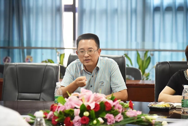 市人大领导、物联网行业协会领导一行莅临狄耐克总部考察指导!