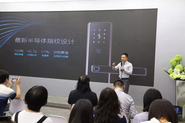 汇泰龙发布首款屏下指纹智能锁,厚度仅25px!