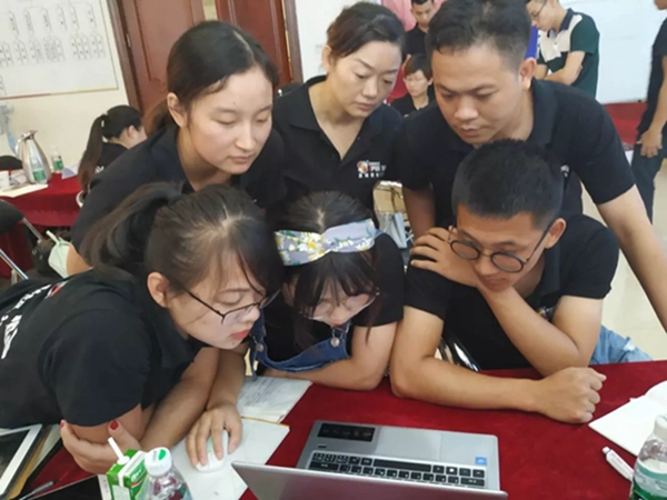 伊盾门窗打造中国十大门窗品牌最强终端：Come on，We need you!