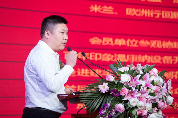 定制一家亲,四川省第三产业协会定制家居专委会周年庆典隆重举行! 定制一家亲,四川省第三产业协会定制家居专委会周年庆典隆重举行!