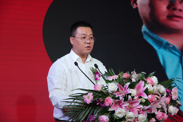 定制一家亲,四川省第三产业协会定制家居专委会周年庆典隆重举行! 定制一家亲,四川省第三产业协会定制家居专委会周年庆典隆重举行!