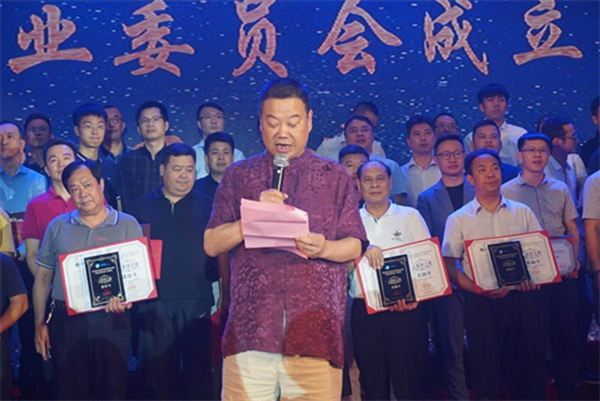全国工商联家具装饰业商会门窗专委会在浙江嘉兴南湖正式宣告成立