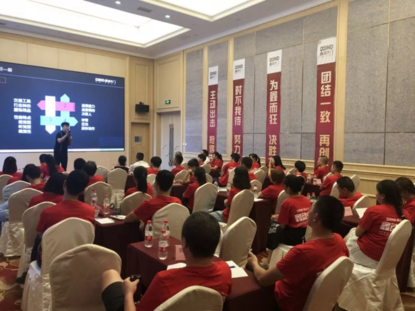鑫迪木门正式召开2018华南地区优秀经销商培训会暨九月联动会启动仪式