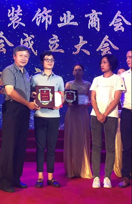 瑝玛木门荣膺“全国门窗专委会副会长单位”