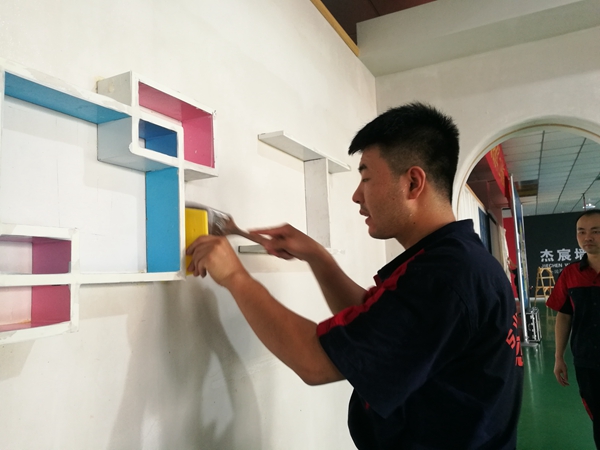 杰宸墙纸墙布:筑工匠精神,杰宸施工培训!