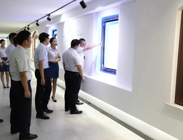 科饶恩门窗:郑州院校领导莅临考察,促进校企联合办学
