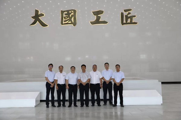 科饶恩门窗:郑州院校领导莅临考察,促进校企联合办学