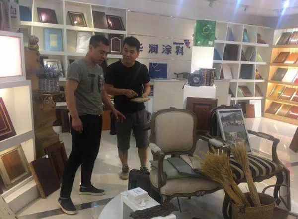 众企业带领的设计团队到华润总部展示中心进行考察