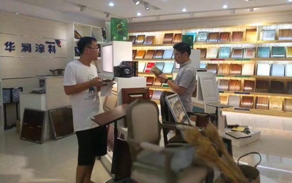 众企业带领的设计团队到华润总部展示中心进行考察