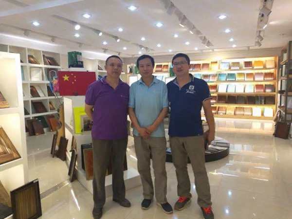 众企业带领的设计团队到华润总部展示中心进行考察