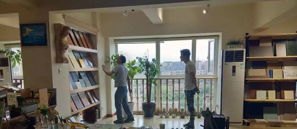 众企业带领的设计团队到华润总部展示中心进行考察