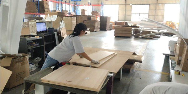 走进品爱全屋定制生产基地，共同见证板材蜕变之旅！