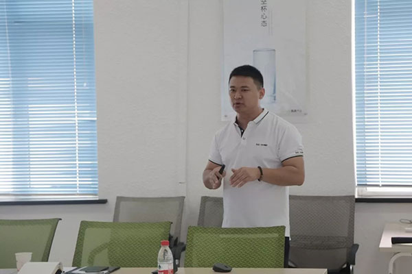 北新集团党委书记刘贵平一行到访鑫鑫木业参观交流